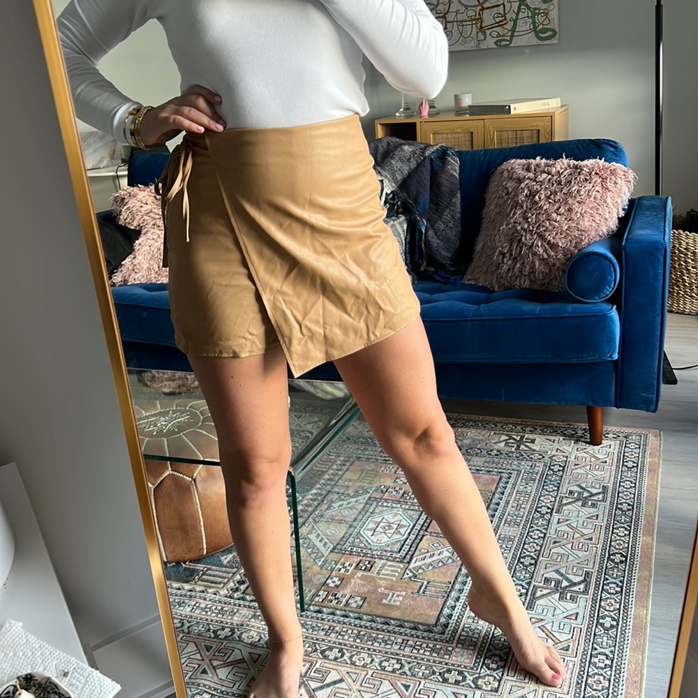 Vegan leather Carmel skort